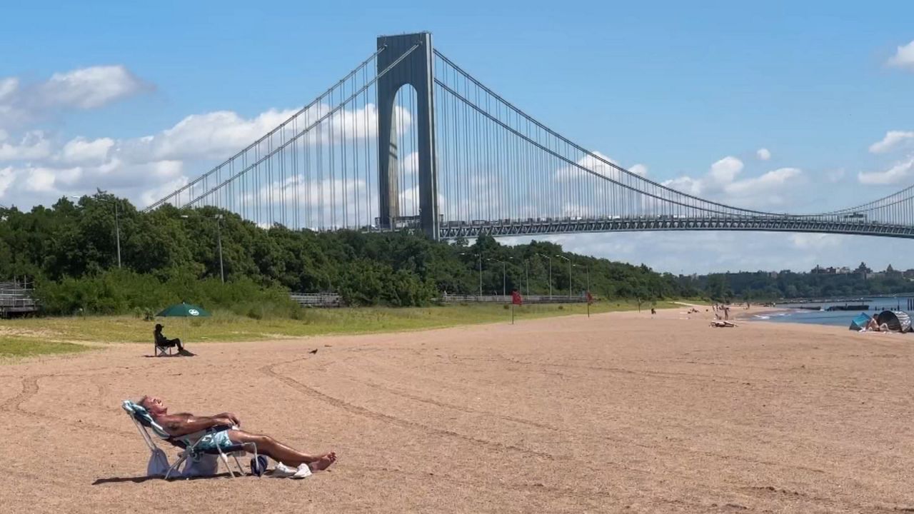 There are four city Parks Department beaches on Staten Island, but some residents of the city’s least inhabited borough say they are far from perfect. (Spectrum News NY1)