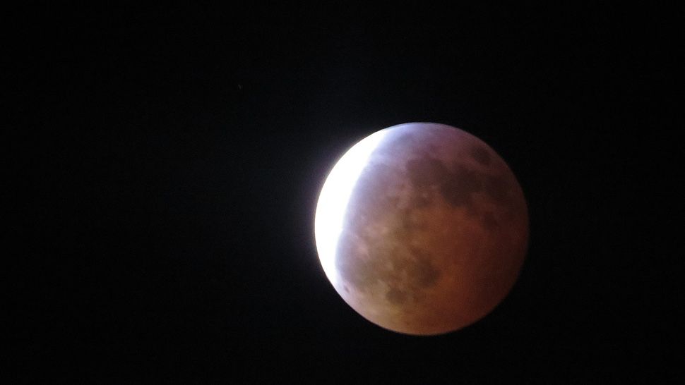 Total lunar eclipse coming