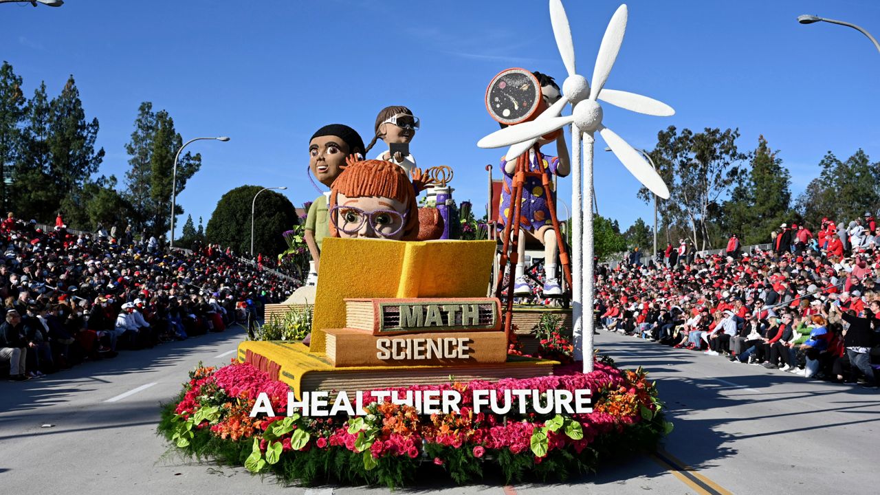 Football, Family, Parade Floats: Traditions Return on US Thanksgiving Day