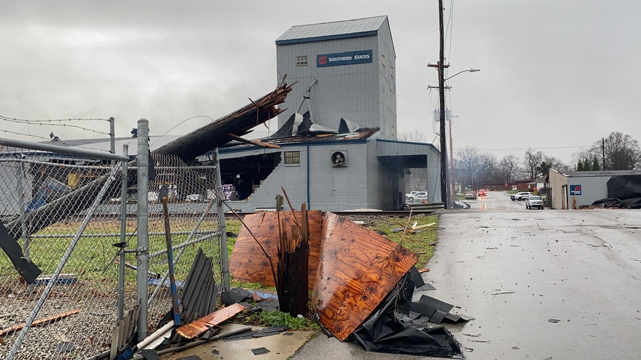 Hopkinsville rocked by strong winds, EF2 tornado