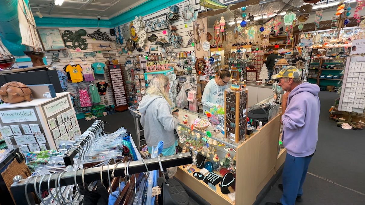 Holiday shopping in-store purchases rose in 2024, according to report