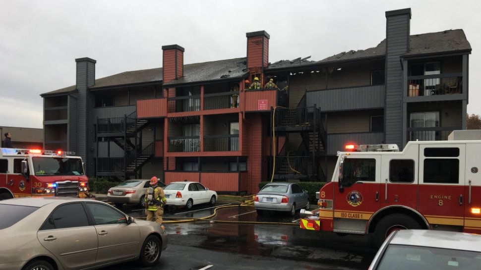 Firefighters quickly douse North Austin apartment fire