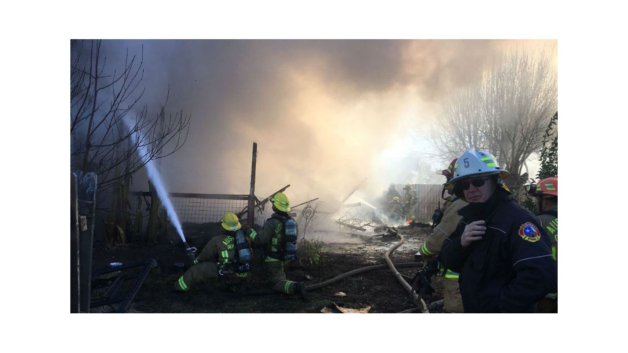 Fire engulfs home in Southeast Austin displacing 4