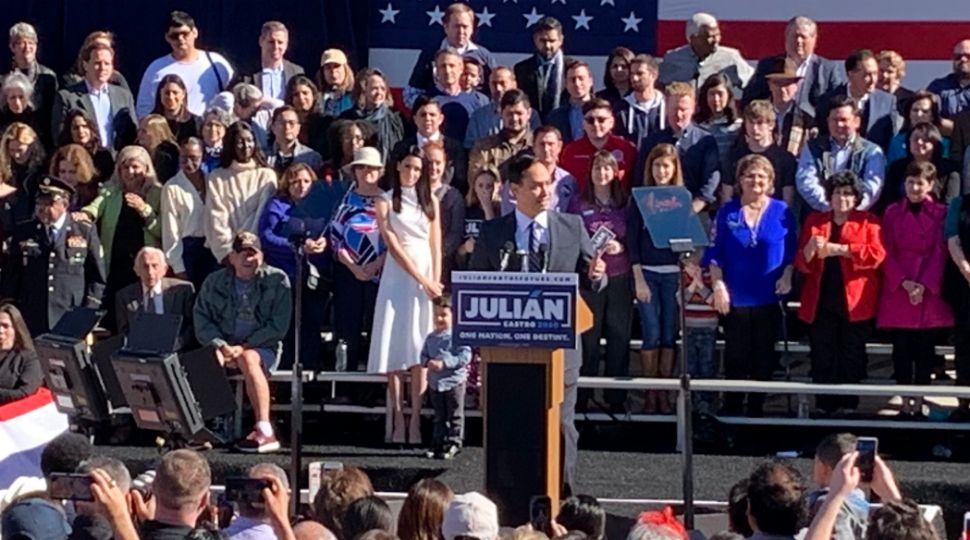 Former U.S. Secretary of Housing and Urban Development and San Antonio Mayor, Julian Castro announces his 2020 presidential campaign in Plaza Guadalupe January 12, 2019 (Spectrum News)