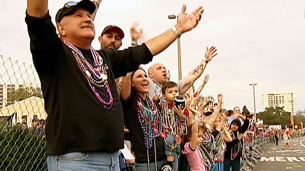 Gasparilla parade goers reach out for beads at a past parade. Florida Aquarium wants folks to turn those beads in, instead of throwing them away. (Spectrum News)
