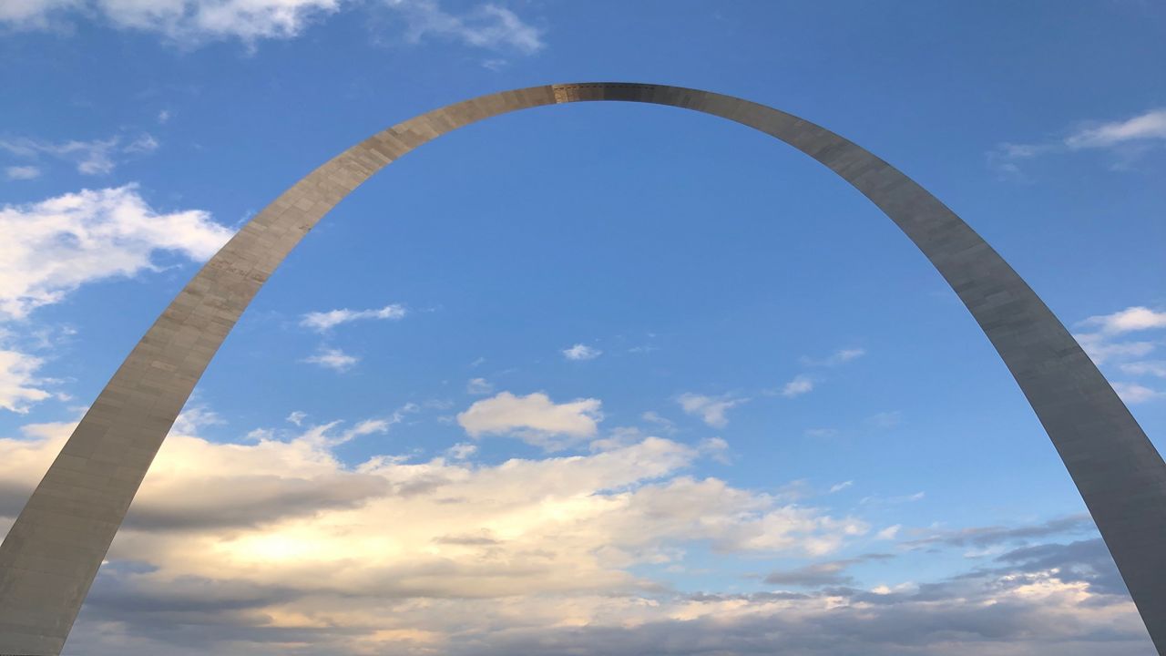 Which city do you think has better weather: St. Louis, MO or