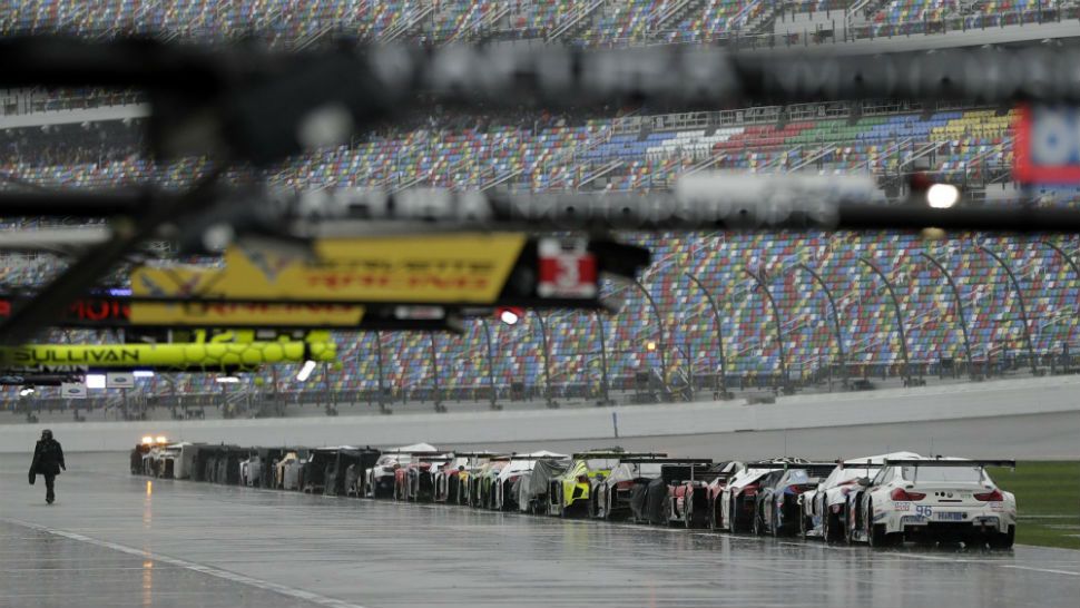 Alonso anchors victory in first Rolex 24 stopped for rain