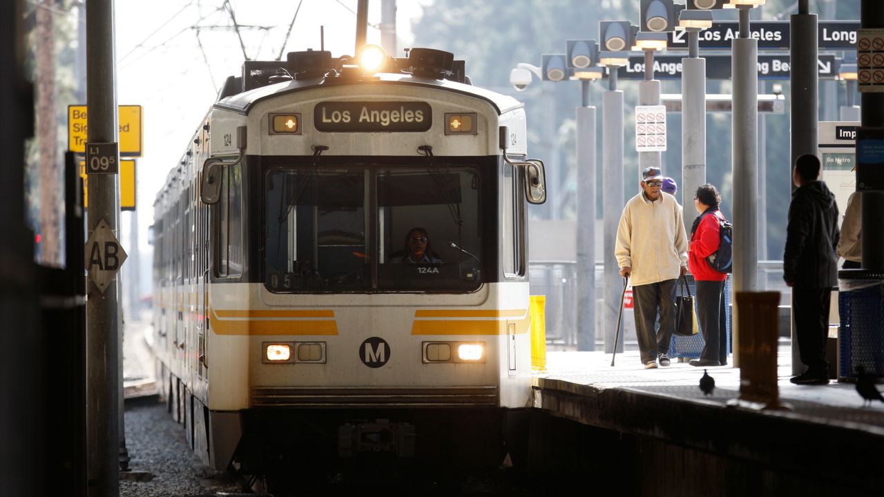 are dogs allowed on la metro trains