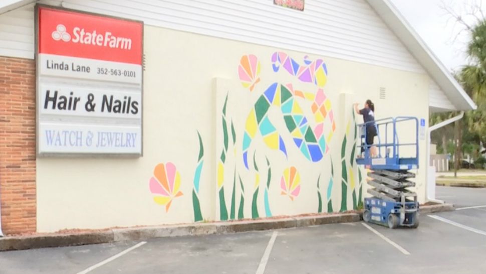 Rachel Ford's mural is an eye-catching piece on the corner of U.S. 19 and Citrus Avenue. (Kim Leoffler/Spectrum Bay News 9)