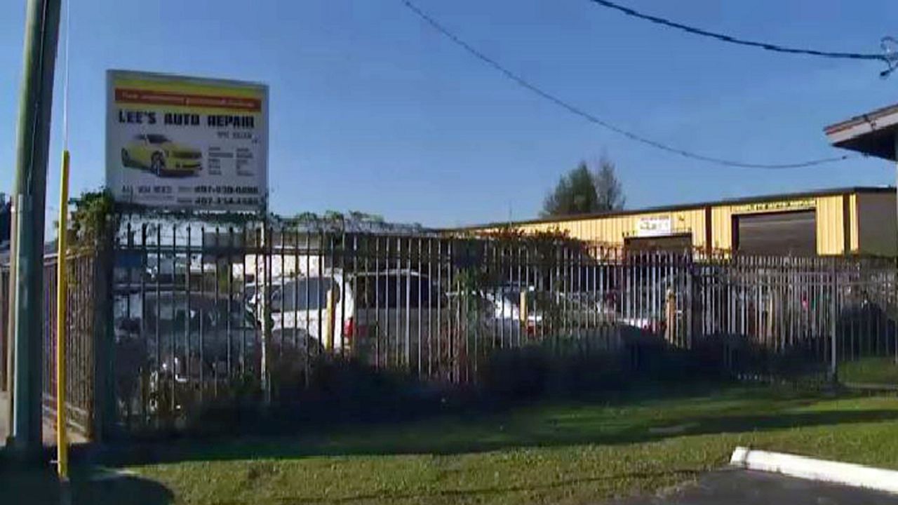 Orlando auto shop where the alleged use of force on burglary suspect Michael Von Bristol occurred. (Spectrum News image)
