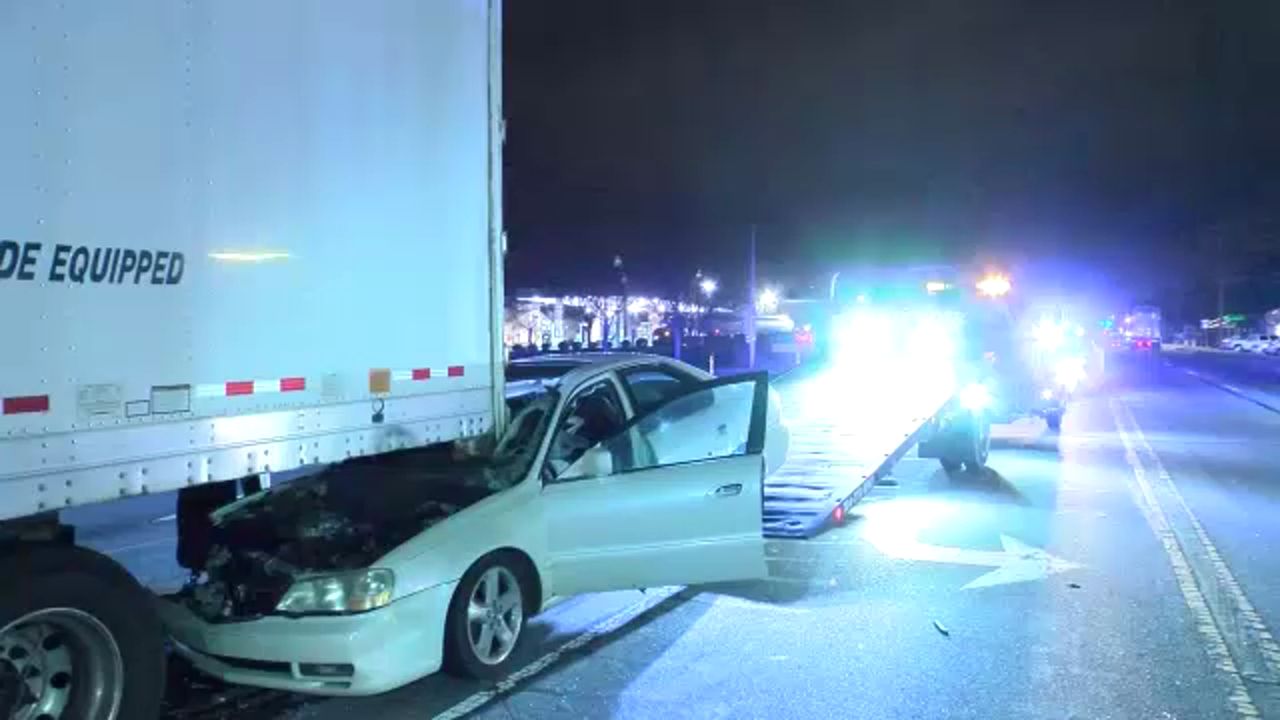 One injured in Harrisburg car crash