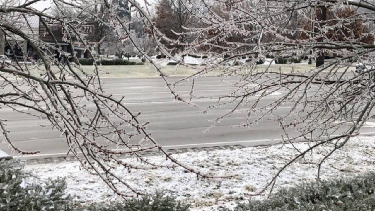 Lexington Crews Prepare For Round Two Of Winter Storm