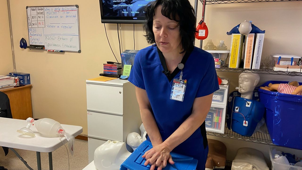 Nurse Sam Stewart teaches the new guidelines in here weekly CPR classes in Orlando. (Spectrum News 13/Ashleigh Mills)