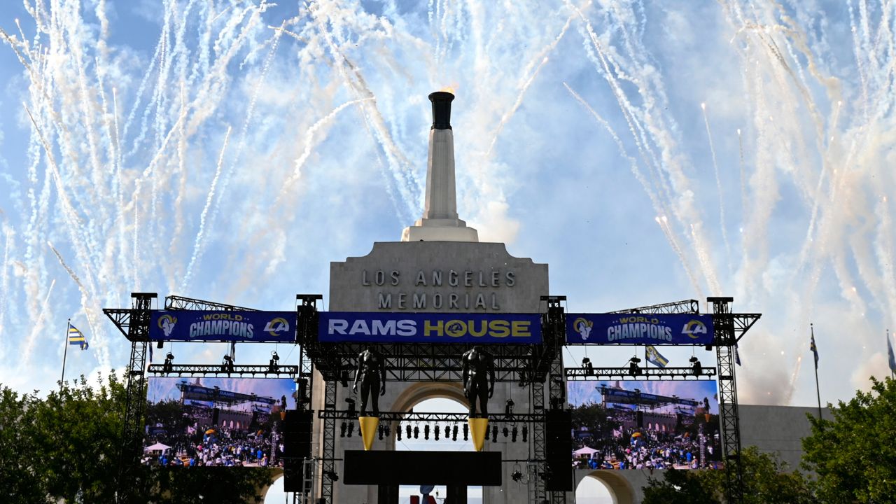 Whose House? Thousands cheer as Rams celebrate victory with parade, rally  at Coliseum – Daily News