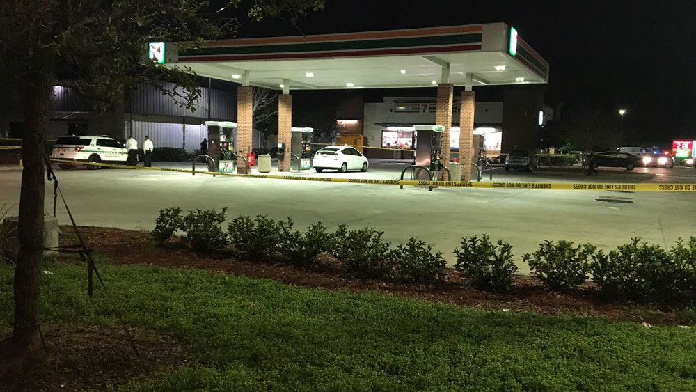 Crime scene tape was up at the 7-Eleven on Orange Blossom Trail in the Orlando area. (Derrick King/Spectrum News 13)