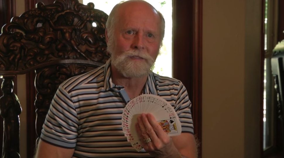 Blind Card Mechanic Inspires the World with His Tricks