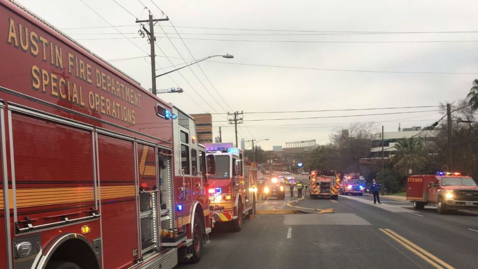 Austin Fire Department on the scene of an apartment fire. (Courtesy: @AustinFireInfo via Twitter)