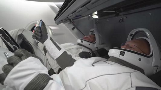 dragon x spacecraft interior