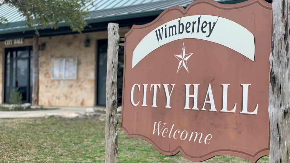 Wimberley City Council approves a resolution opposing Kinder Morgan's pipeline. (Spectrum News/Stacy Rickard)