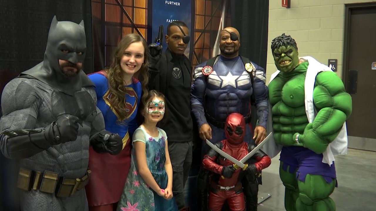Comic Con Draws Thousands of Costumed Fans to Cleveland