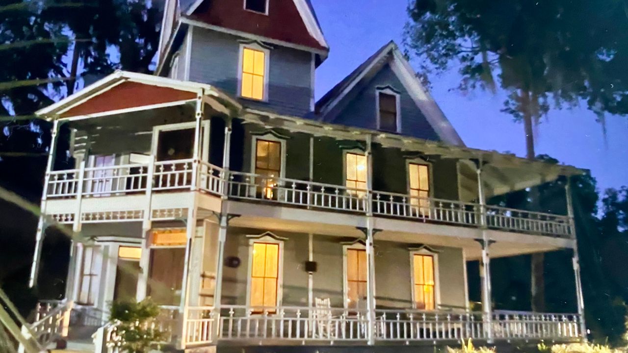 The May-Stringer Home at sunset. (Spectrum Bay News 9/Bobby Collins)