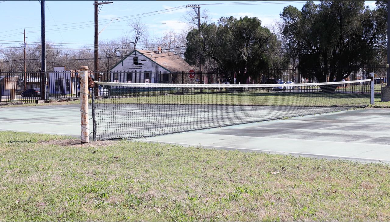 Huston-Tillotson University tennis court. (Spectrum News 1/Lakisha Lemons)
