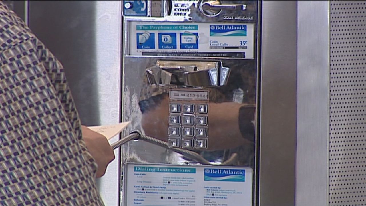 100,000 pay phones still remain in the US