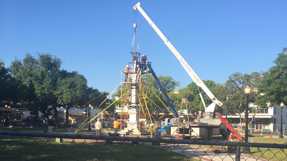 After years of debate, and a federal lawsuit, the confederate monument in Lakeland’s downtown Munn Park is being taken down and moved to Veterans Memorial Park, about a mile down the road behind the RP Funding Center. (Stephanie Claytor/Spectrum News)