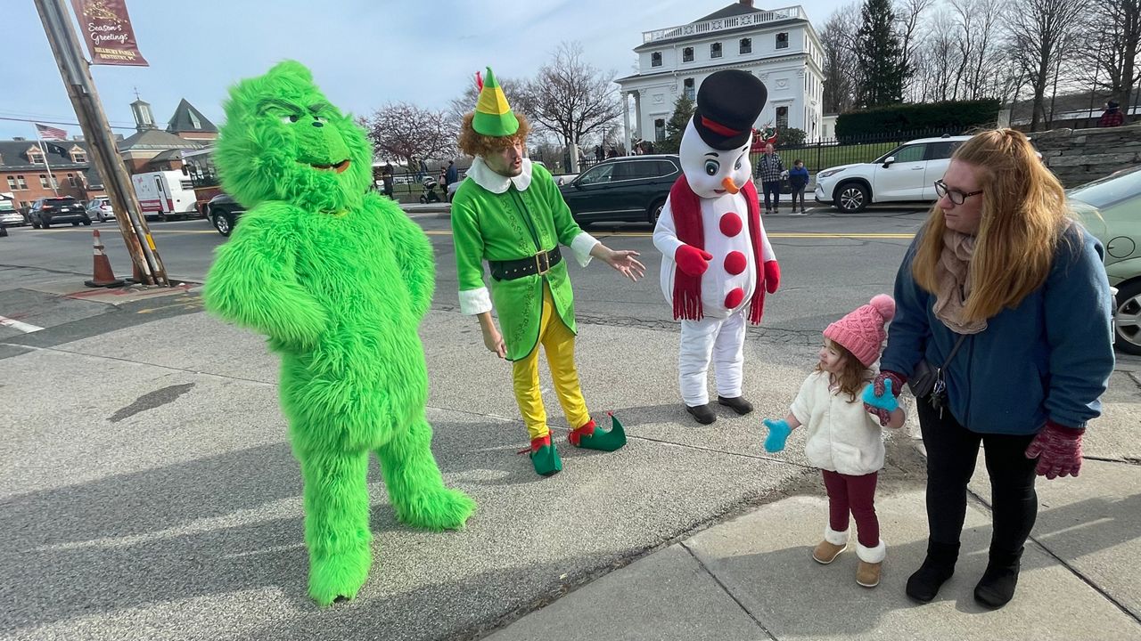 Millbury Chain of Lights brings holiday cheer to town