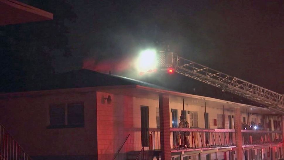 A fire broke out in one of the buildings at Hibiscus Luxury Apartments in the Pine Hills area of Orlando Tuesday night. (Spectrum News 13)