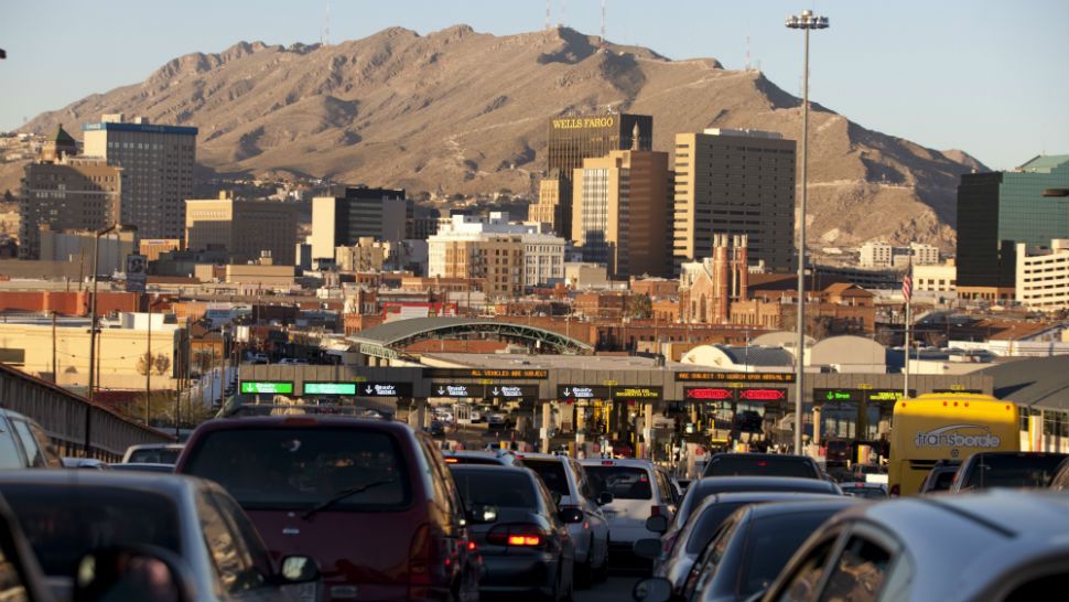 US Immigration to Close Holding Area Under El Paso Bridge