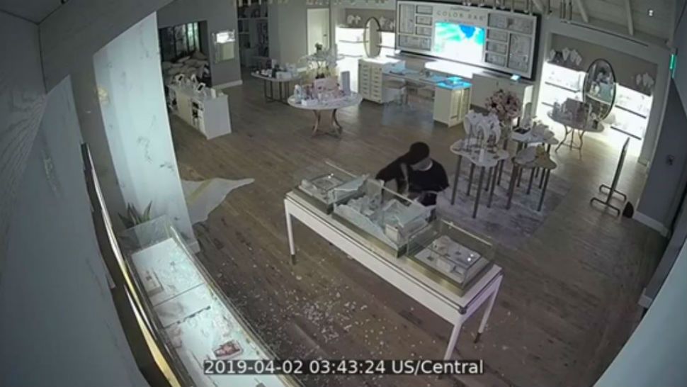 A smash-and-grab burglary suspect has been arrested after stealing from the flagship Kendra Scott store in Austin. (Courtesy: Kendra Scott)