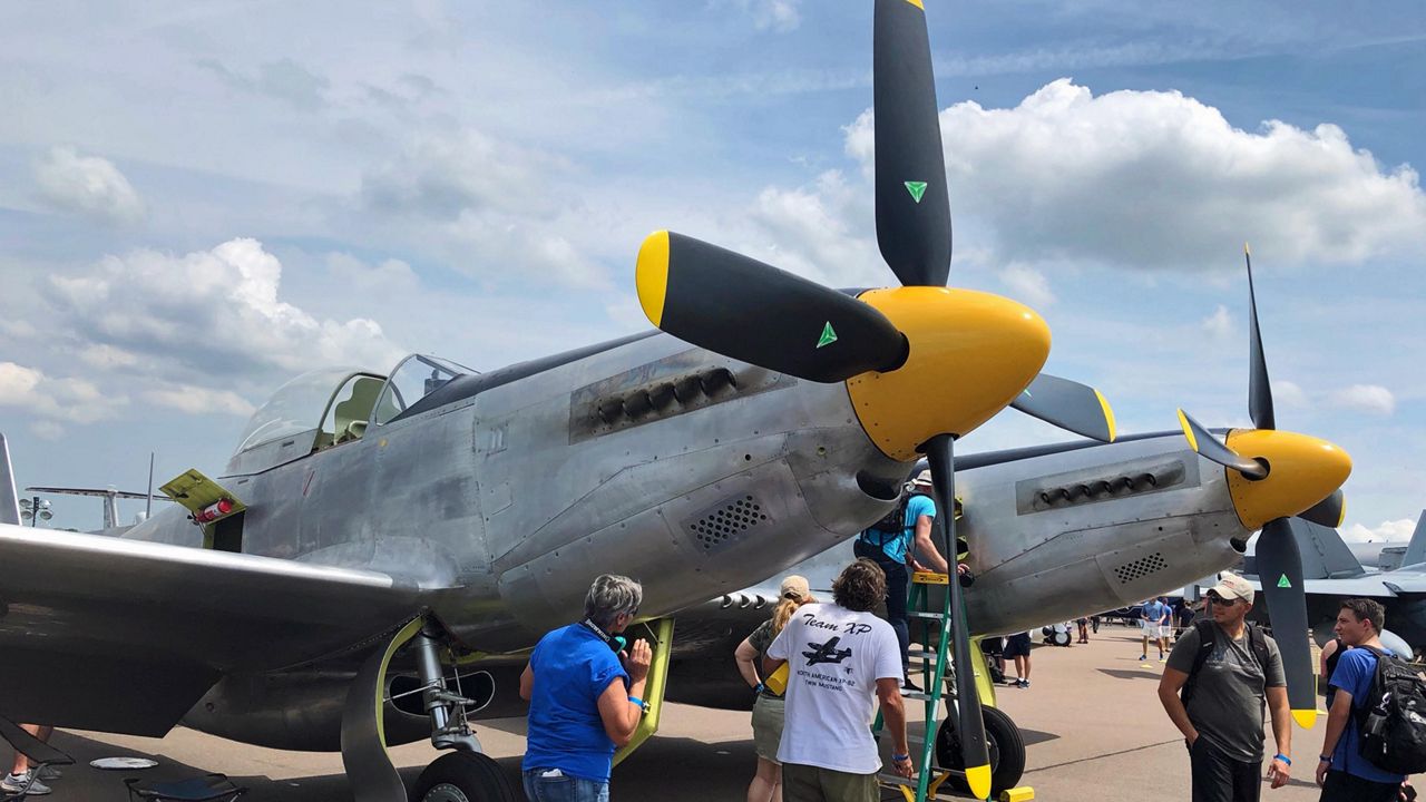 Spectators Walk Through Aviation History at Lakeland Expo