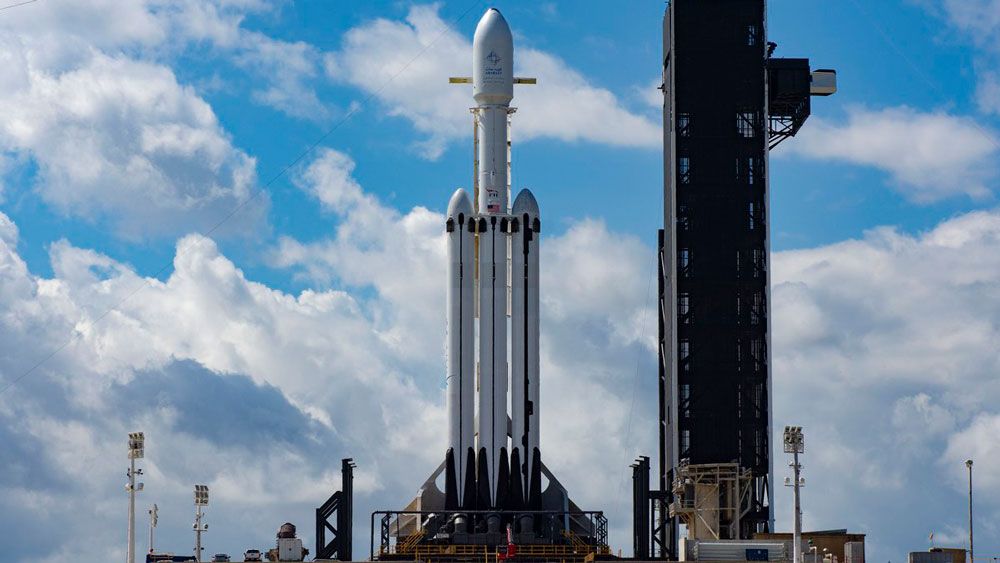 SpaceX Falcon Heavy rocket. (SpaceX)