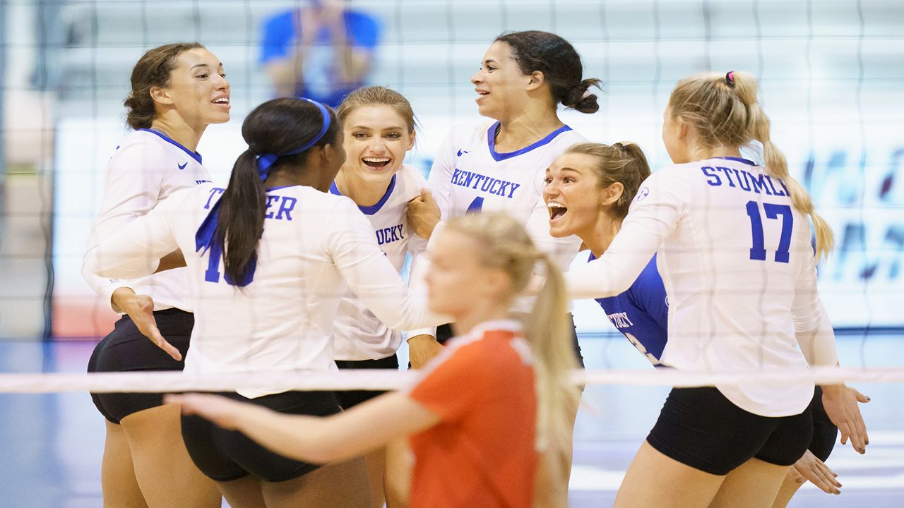 UNLV vs. Kentucky during the Division I Women’s Volleyball Tournament held at the CHI Health Center Omaha in Omaha, NE. Mark Kuhlmann/NCAA Photos
