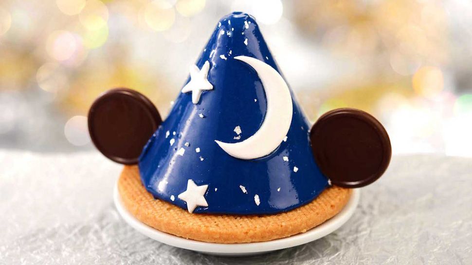 The Sorcerer's Hat sponge cake (Courtesy of Disney Parks Blog)