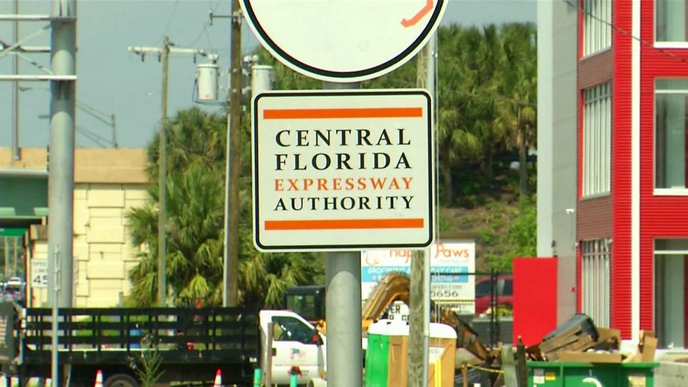 The Central Florida Expressway Authority stated it is seeing a jump in drivers who do not have an E-PASS sticker or transponder and choosing to blow through a toll plaza without paying. (File photo)