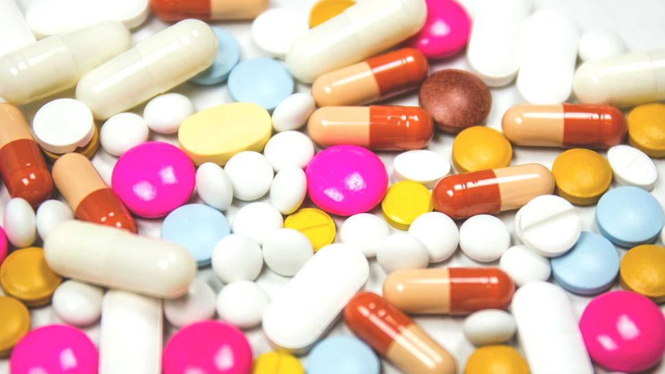 A pile of colorful pills (Spectrum News generic image)