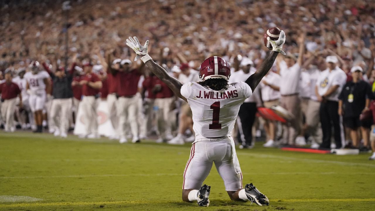 Jameson Williams' first NFL catch after ACL tear is a 41-yard TD that he  celebrates with his dad