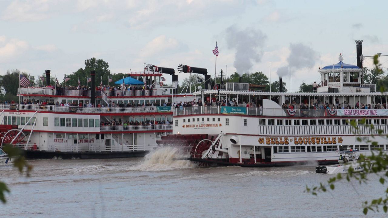 Great Steamboat Race 2016 (Kentucky Derby Festival/Kaylee Arnett)