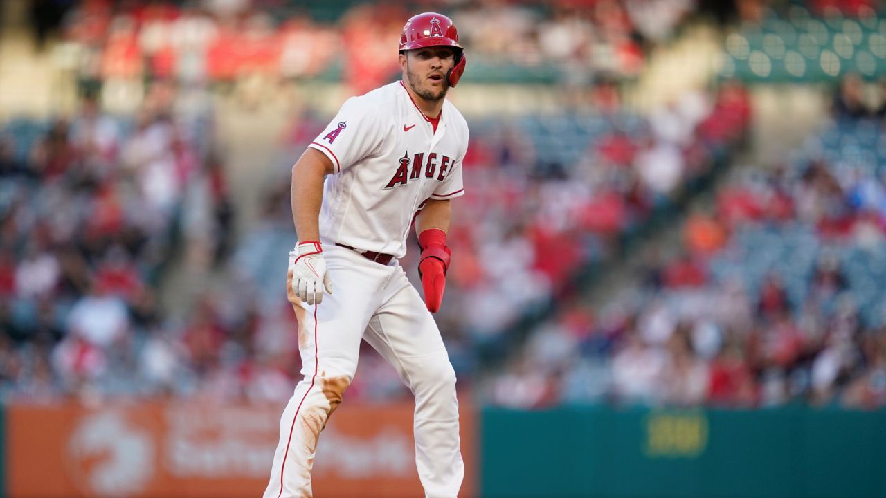 Trout, Díaz send Angels past Nats 3-0 for 3rd straight win