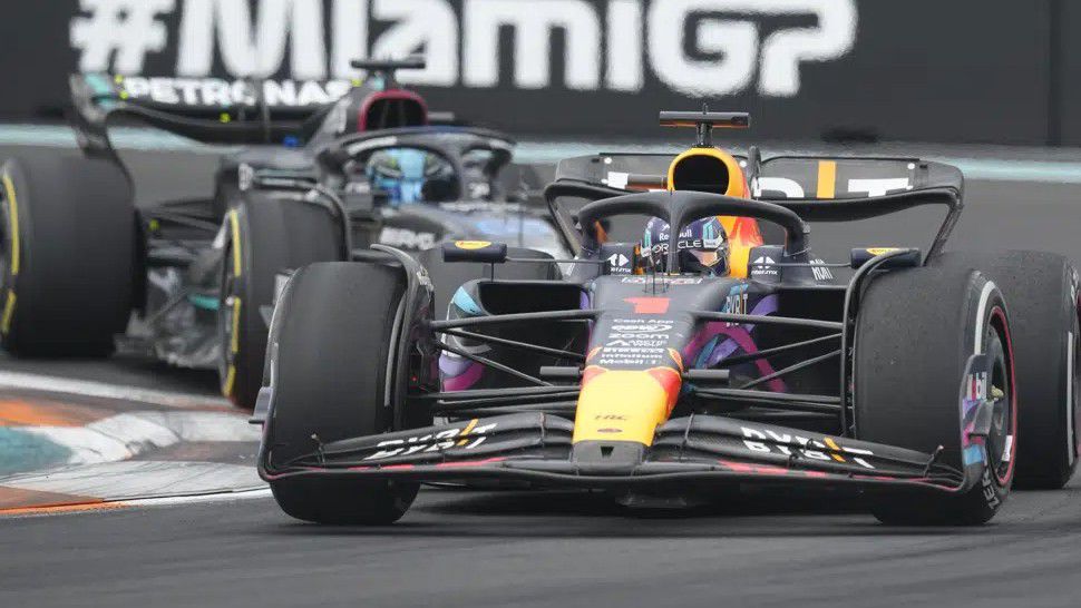 Red Bull driver Max Verstappen battles Mercedes driver George Russell (63) during the Formula One Miami Grand Prix auto race at the Miami International Autodrome, Sunday, May 7, 2023, in Miami Gardens, Fla. (AP Photo/Rebecca Blackwell)