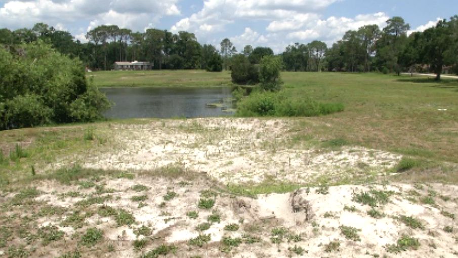 Seminole County commissioners unanimously approved a measure that keeps plans for a new public park where Rolling Hills golf course used to sit. (Jeff Allen, staff)