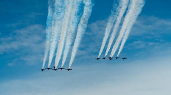 An image of Air Force Thunderbirds flying over Washington, D.C. in honor of COVID-19 frontline and essential workers (Courtesy: Operation American Strong/Tech. Sgt. Nicholas Priest)