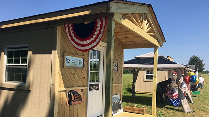 Students build shelters for homeless veterans