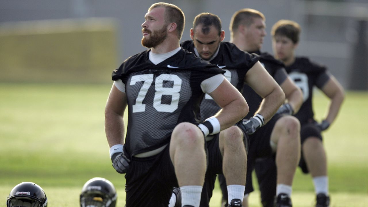 Missouri offensive lineman Kurtis Gregory (78) is seen with teammates during football practice Tuesday, Aug. 5, 2008, in Columbia, Mo. (AP Photo/Jeff Roberson)
