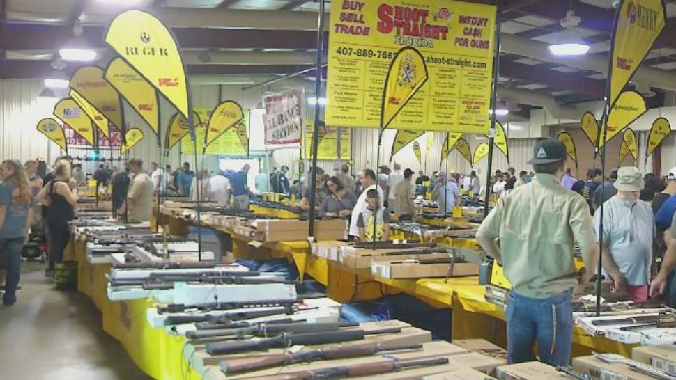 Buyers look at guns at the annual gun show in Orlando on Saturday, May 19, 2018. (Spectrum News 13)