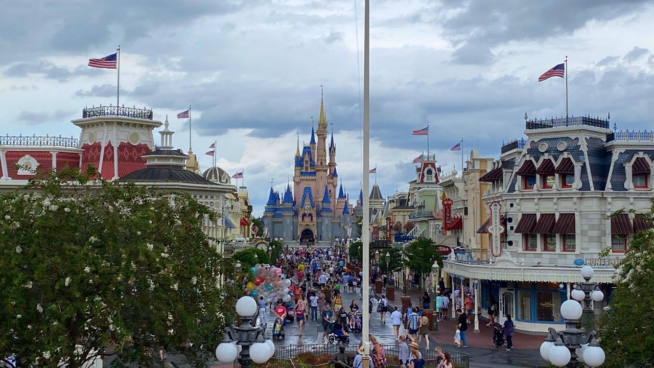 A rainy afternoon at the Magic Kingdom at Walt Disney World Resort. (Spectrum News/Ashley Carter)