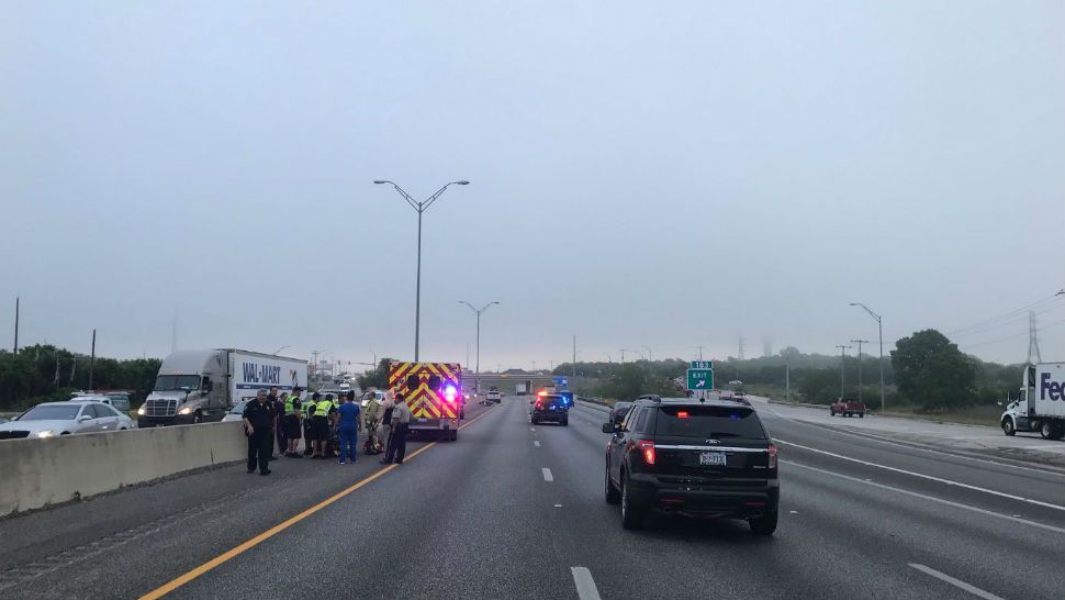 Motorcycle crash briefly shuts down I-35 in New Braunfels