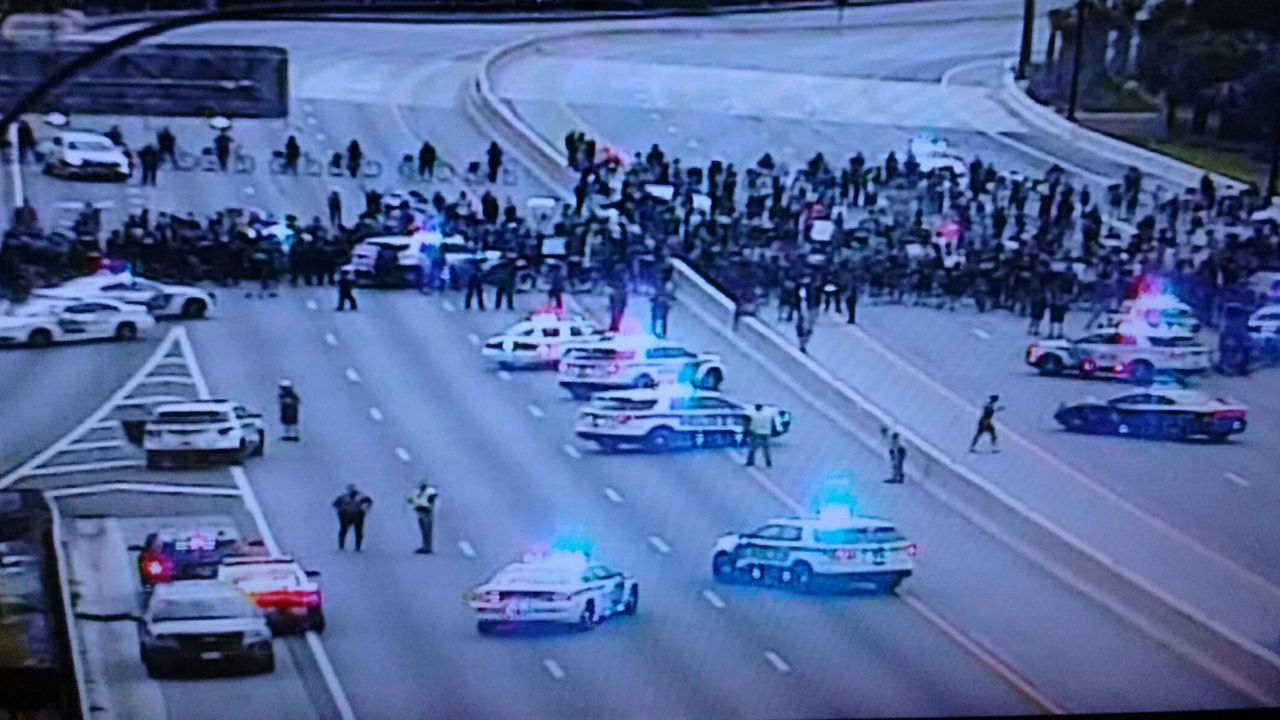 Protesters Shut Down SR 408 in Orlando - News 13 Orlando